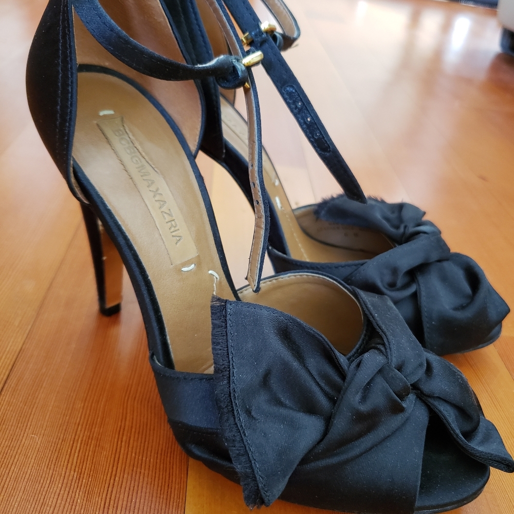 BCBG MAXAZRIA Black Satin Bow Peep toe heels 6